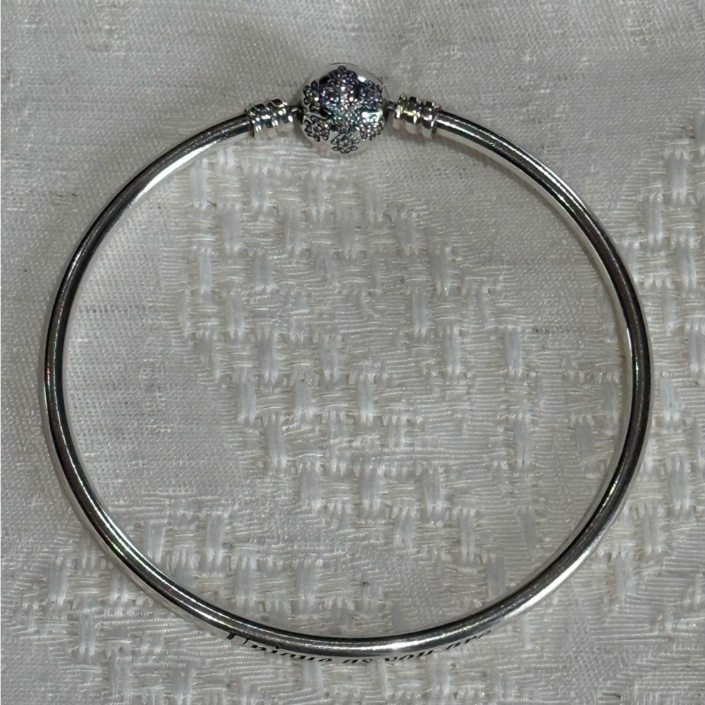 Pandora Limited Edition Unique as You Are Snowflake Bangle